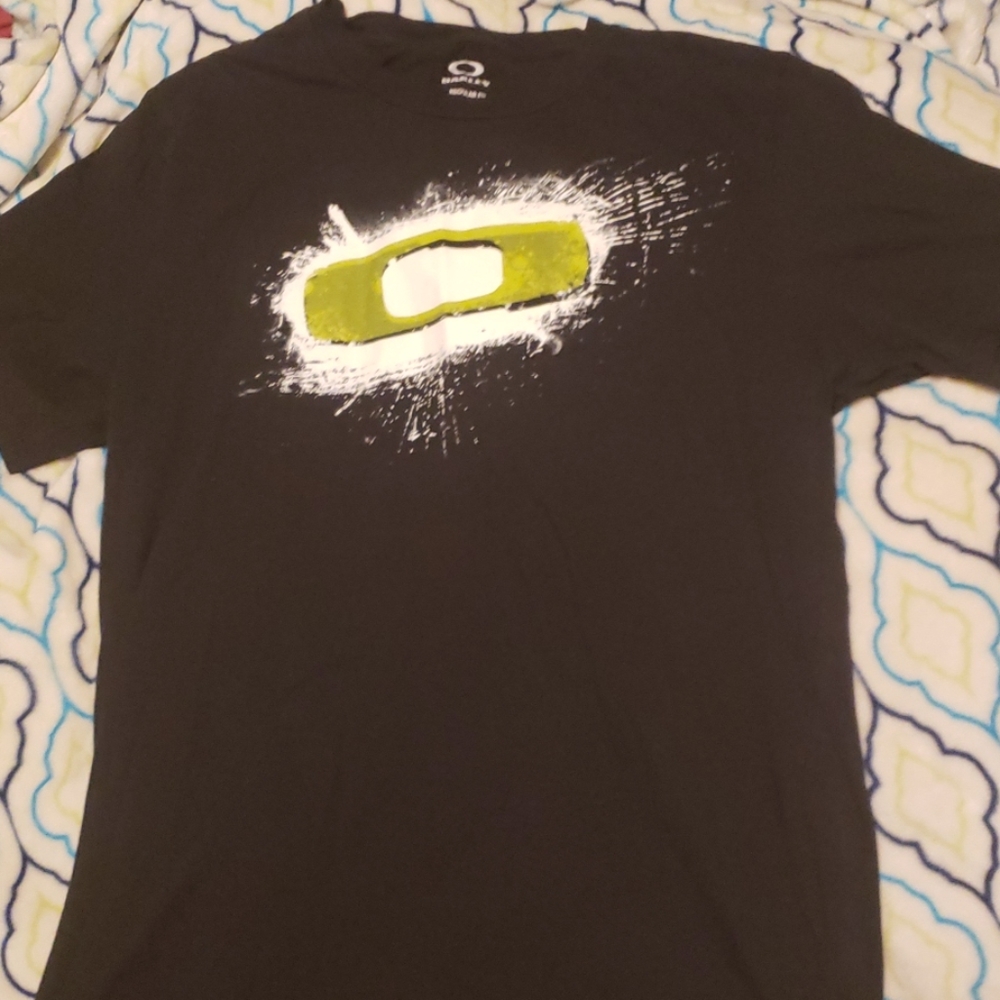 Oakley black and green tee-shirt